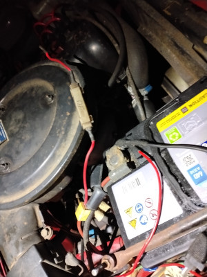 Tuossa johto mitä ihmettelen..